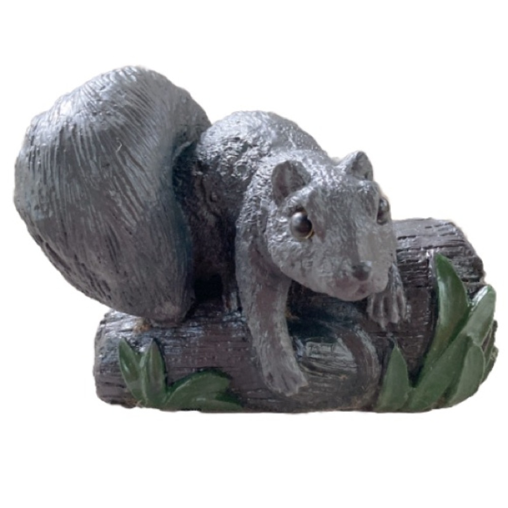 GRAY SQUIRREL Resin Outdoor Garden Decor on a Log 7 x 6 x 5 inches